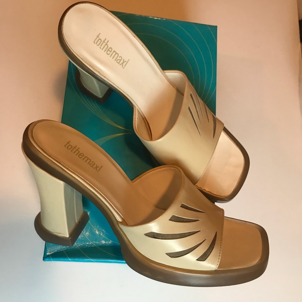 ToTheMax! - by BCBG sandals